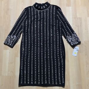 Chic Black and White Patterned Long Sleeve Dress